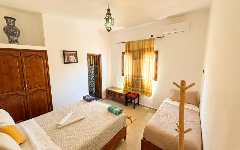 Chambre triple de l'hôtel Riad Ouinz à Aït Ben Haddou